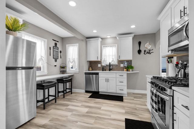 9006 W Dakota AVENUE, West Allis, WI 53227