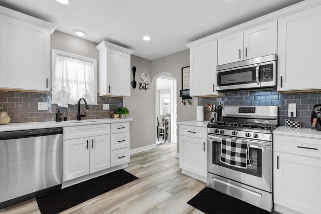 9006 W Dakota AVENUE, West Allis, WI 53227