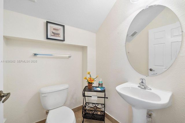 2851 W Prospect Road 1306, Tamarac, FL 33309