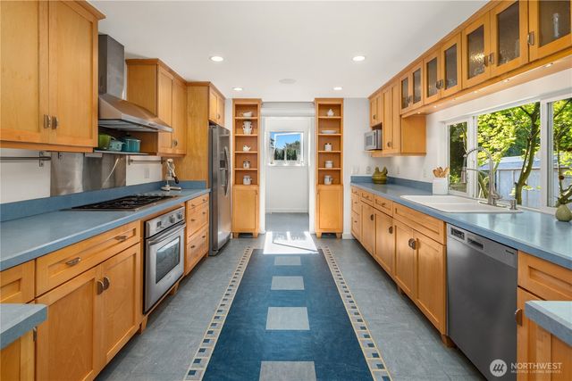 5414 SW Beach Drive Terrace, Seattle, WA 98116