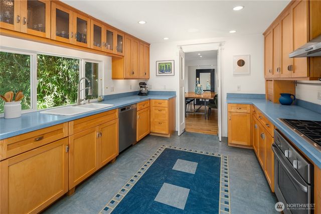 5414 SW Beach Drive Terrace, Seattle, WA 98116