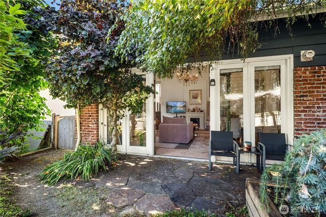 5414 SW Beach Drive Terrace, Seattle, WA 98116