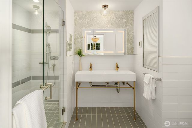5414 SW Beach Drive Terrace, Seattle, WA 98116