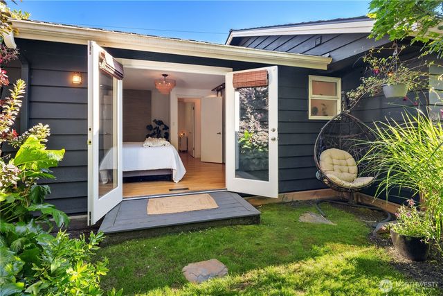 5414 SW Beach Drive Terrace, Seattle, WA 98116