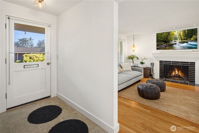 5414 SW Beach Drive Terrace, Seattle, WA 98116