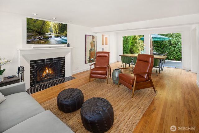 5414 SW Beach Drive Terrace, Seattle, WA 98116