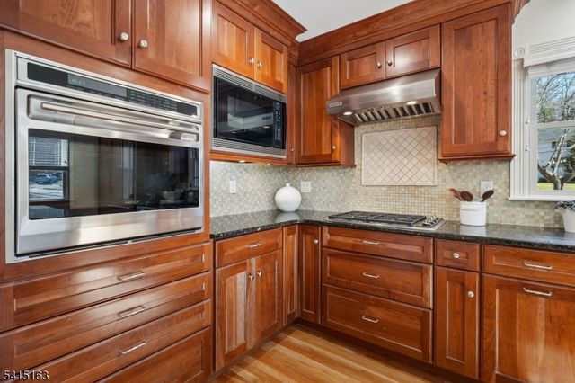 22 Brook Hollow Ln, New Providence Boro, NJ 07974