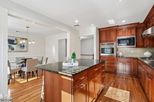 22 Brook Hollow Ln, New Providence Boro, NJ 07974