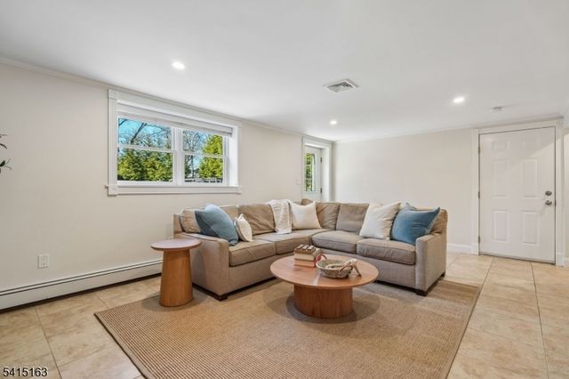 22 Brook Hollow Ln, New Providence Boro, NJ 07974