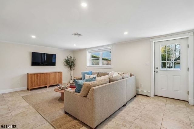 22 Brook Hollow Ln, New Providence Boro, NJ 07974