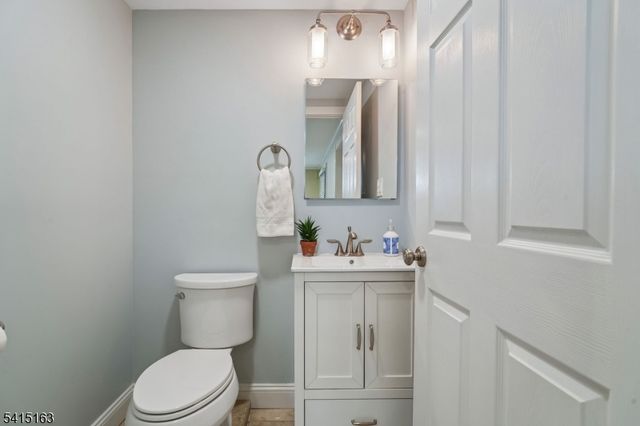 22 Brook Hollow Ln, New Providence Boro, NJ 07974