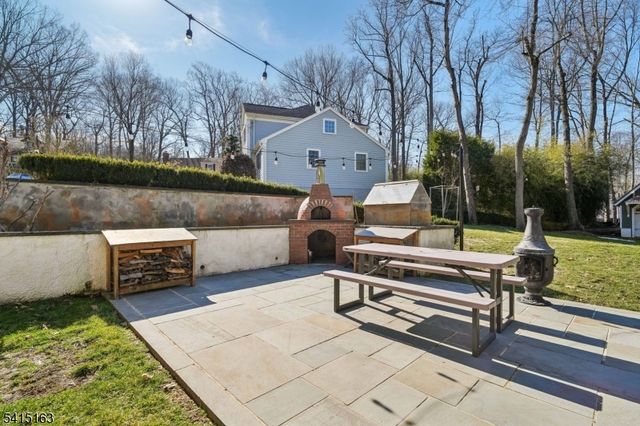 22 Brook Hollow Ln, New Providence Boro, NJ 07974