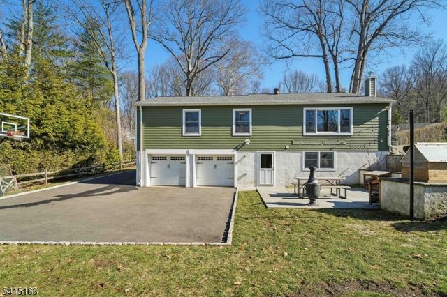 22 Brook Hollow Ln, New Providence Boro, NJ 07974