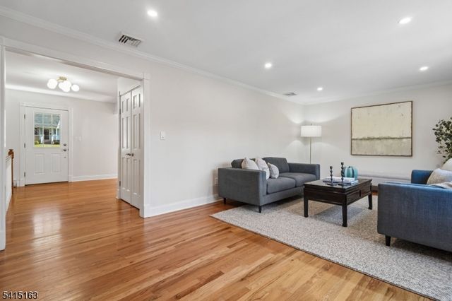 22 Brook Hollow Ln, New Providence Boro, NJ 07974