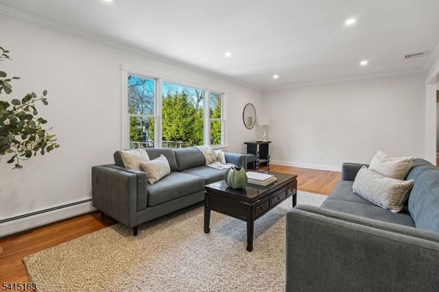 22 Brook Hollow Ln, New Providence Boro, NJ 07974