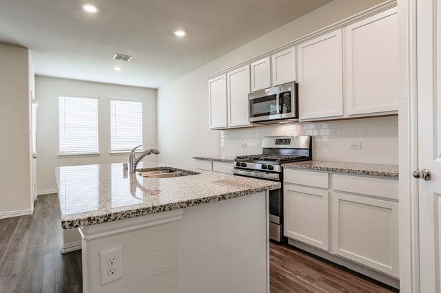 652 Ridgeback Trail, Fort Worth, TX 76052