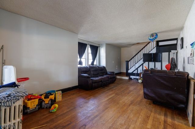 427 Robins St, Roselle Boro, NJ 07203
