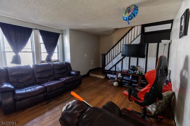 427 Robins St, Roselle Boro, NJ 07203