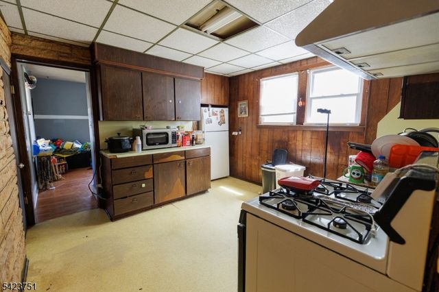 427 Robins St, Roselle Boro, NJ 07203