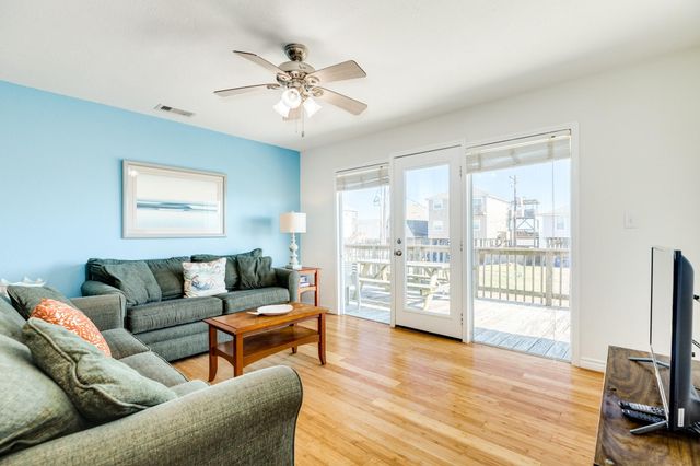114 Beach Avenue, Surfside Beach, TX 77541