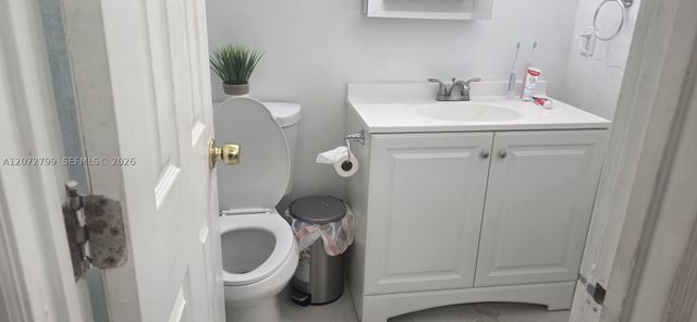 4118 N Circle Dr, Hollywood, FL 33021