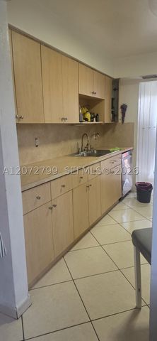 4118 N Circle Dr, Hollywood, FL 33021