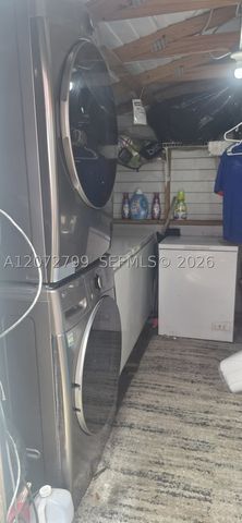 4118 N Circle Dr, Hollywood, FL 33021
