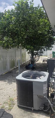 4118 N Circle Dr, Hollywood, FL 33021