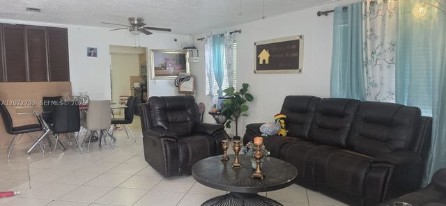 4118 N Circle Dr, Hollywood, FL 33021