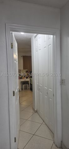 4118 N Circle Dr, Hollywood, FL 33021