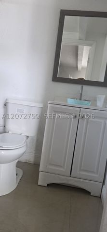 4118 N Circle Dr, Hollywood, FL 33021