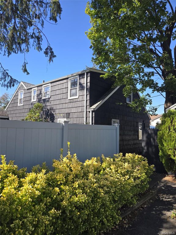 455 Walton Street, West Hempstead, NY 11552 — photo 2