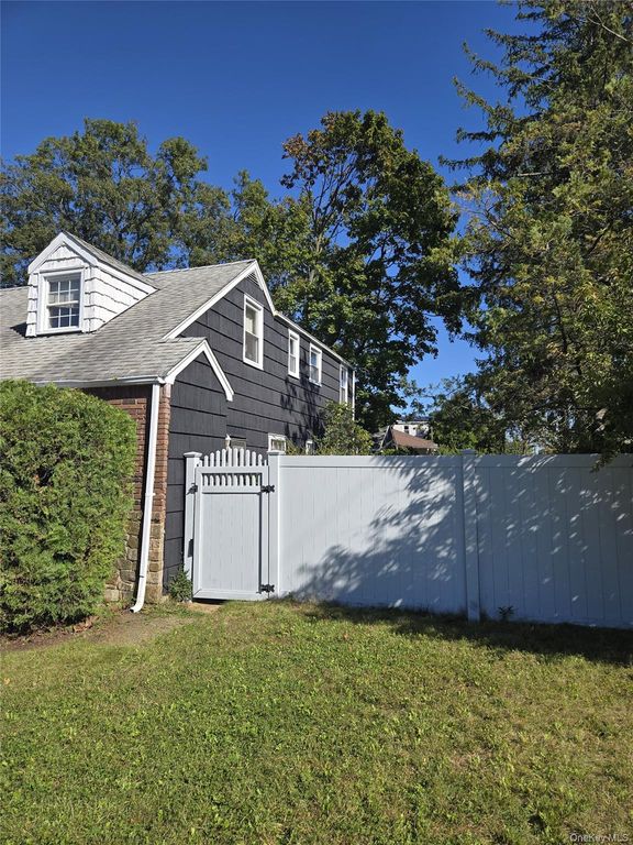 455 Walton Street, West Hempstead, NY 11552 — photo 3
