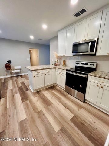 3305 CESERY Boulevard, Jacksonville, FL 32277