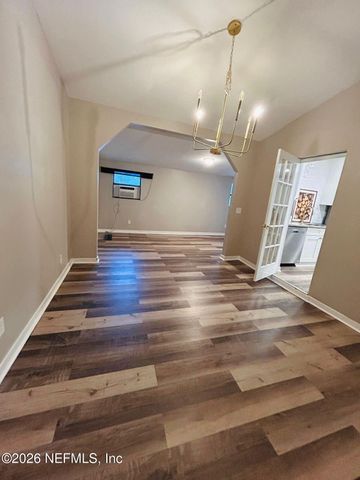 3305 CESERY Boulevard, Jacksonville, FL 32277