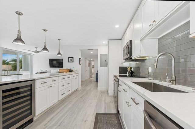 2200 S Ocean Boulevard 203, Delray Beach, FL 33483