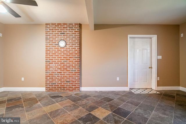 190 MASSA DR, Windsor, PA 17366