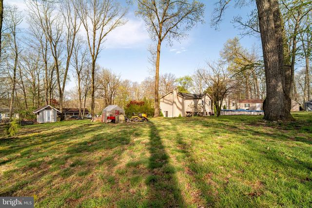 190 MASSA DR, Windsor, PA 17366