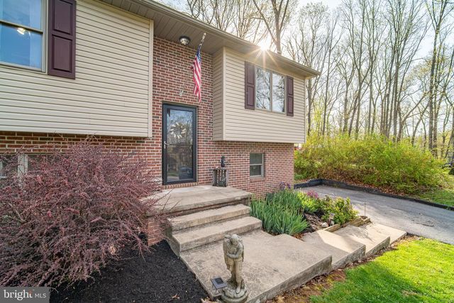 190 MASSA DR, Windsor, PA 17366