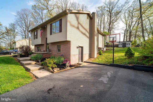190 MASSA DR, Windsor, PA 17366
