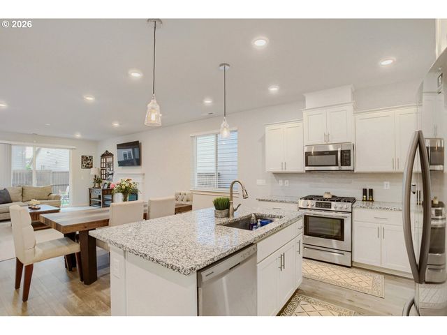 1102 S 31ST Ave, Cornelius, OR 97113