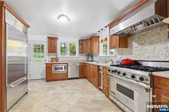 65 Stocker Road, Essex Fells, NJ 07021