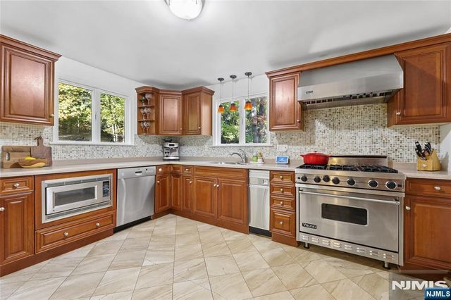 65 Stocker Road, Essex Fells, NJ 07021