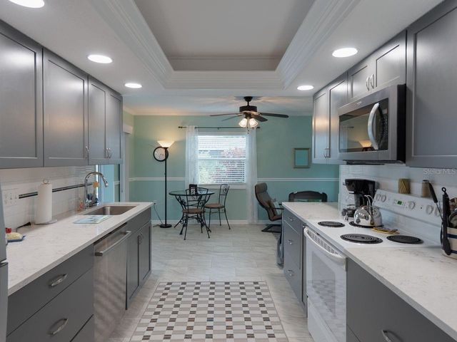 6 PINE RIDGE WAY, Englewood, FL 34223