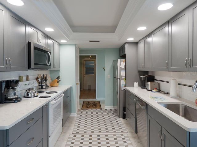 6 PINE RIDGE WAY, Englewood, FL 34223