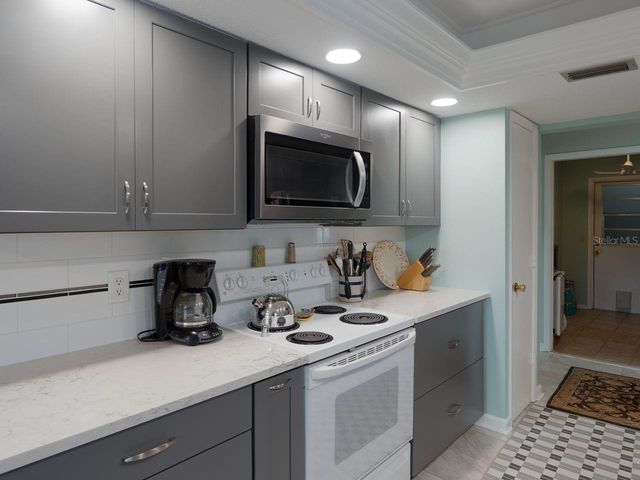 6 PINE RIDGE WAY, Englewood, FL 34223