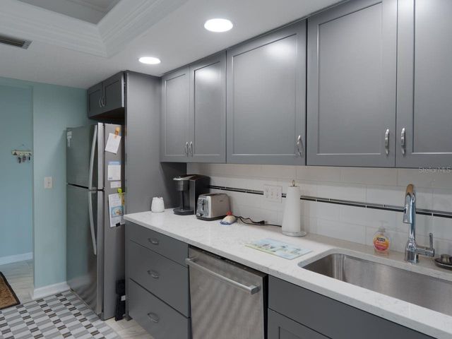 6 PINE RIDGE WAY, Englewood, FL 34223