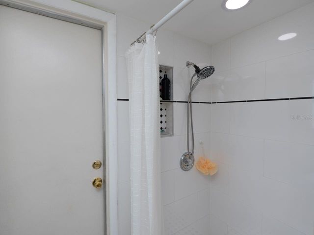 6 PINE RIDGE WAY, Englewood, FL 34223