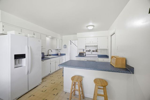 560 Terrace Avenue, Moss Beach, CA 94038