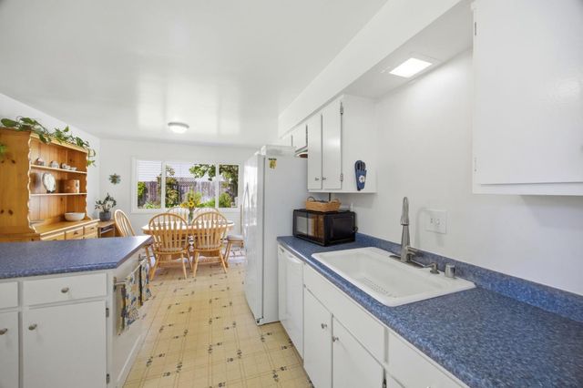 560 Terrace Avenue, Moss Beach, CA 94038